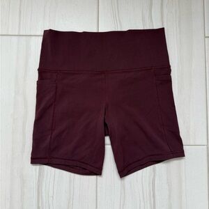 Athleta Salutation Stash Pocket 7” Shorts Medium